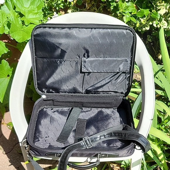 Targus Laptop Bag, Black Canvas, Faux Leather Trim, Unisex, 15.5"x11" - Picture 4 of 15